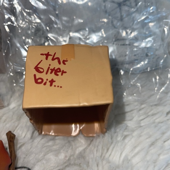 Pop mark Hirono echo Cute Figurine with box collectable item NWT resin plastic - Picture 11 of 14